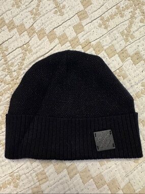 Black Knit Cuff Beanie with Logo Plaque